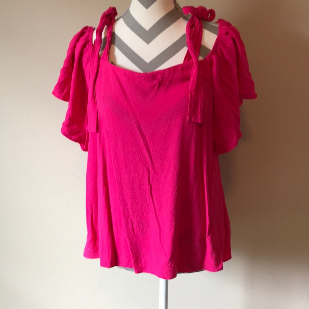 Pink large tie shoulder shirt
